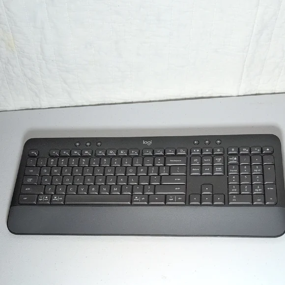 Logitech Wireless Keyboard - Dark Gray - Picture 1 of 5